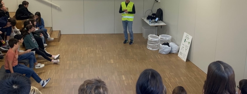 Xerrada sobre la sostenibilitat, petjada ecològica. Moda ràpida