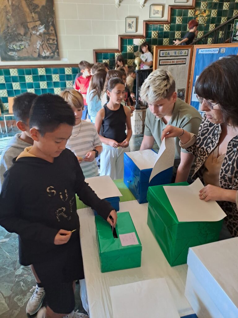 Votacions eleccions participatives representants dels alumnes