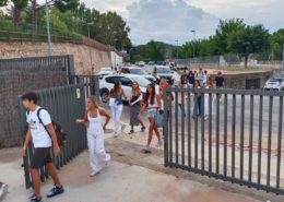 Alumnat de Batxillerat entrant a l’Escola Garbí Pere Vergés a l’inici de curs